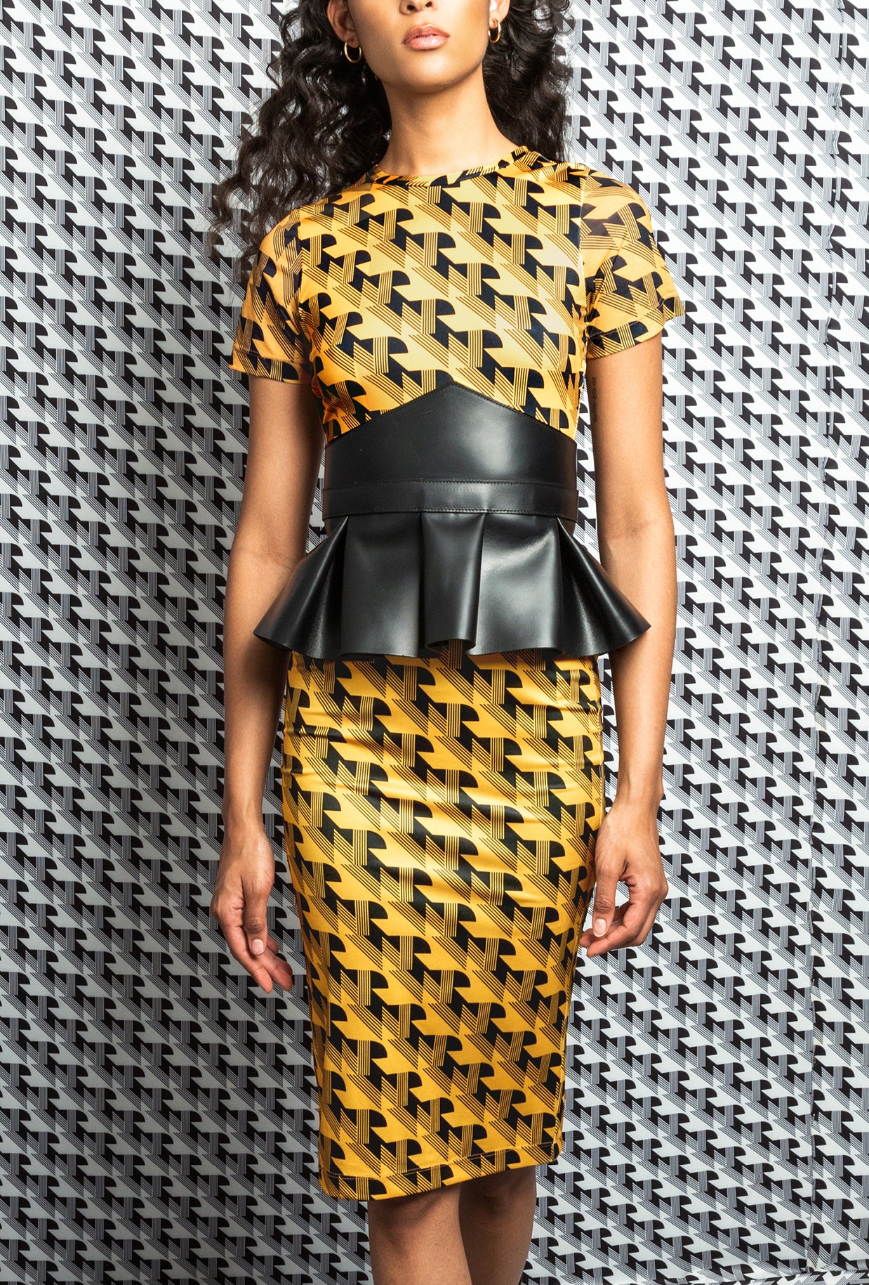 VENN STRETCH JERSEY DRESS MUSTARD/BLACK / L VENN STRETCH JERSEY DRESS MUSTARD/BLACK / L